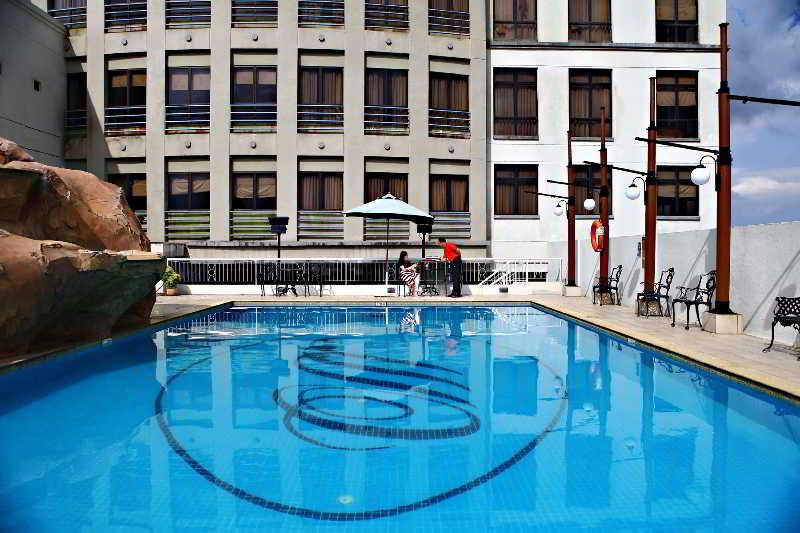 The Apartments At Merdeka Palace Hotel Kuching Esterno foto