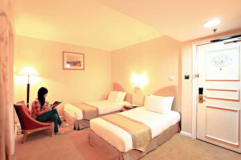 The Apartments At Merdeka Palace Hotel Kuching Esterno foto